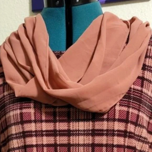 Elle plaid women's XL top and scarf, 2 pc. set. maroon/pink. - Picture 7 of 7